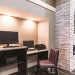 La Quinta Inn & Suites By Wyndham San Antonio Downtown