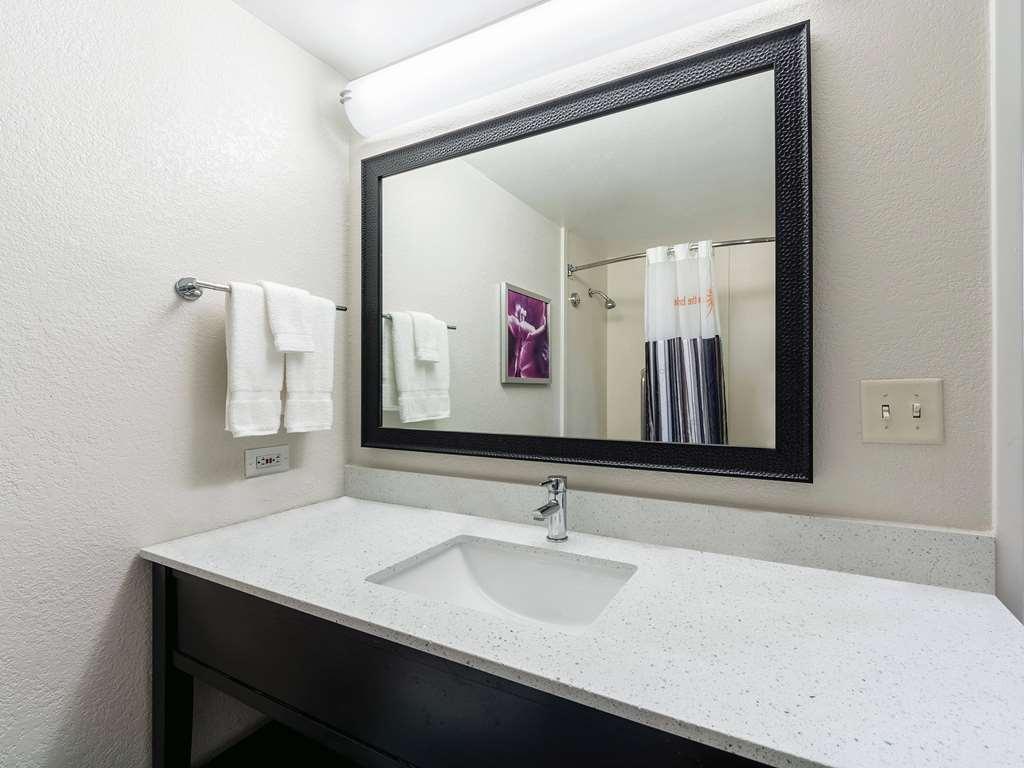 La Quinta & By Wyndham Downtown Hotel